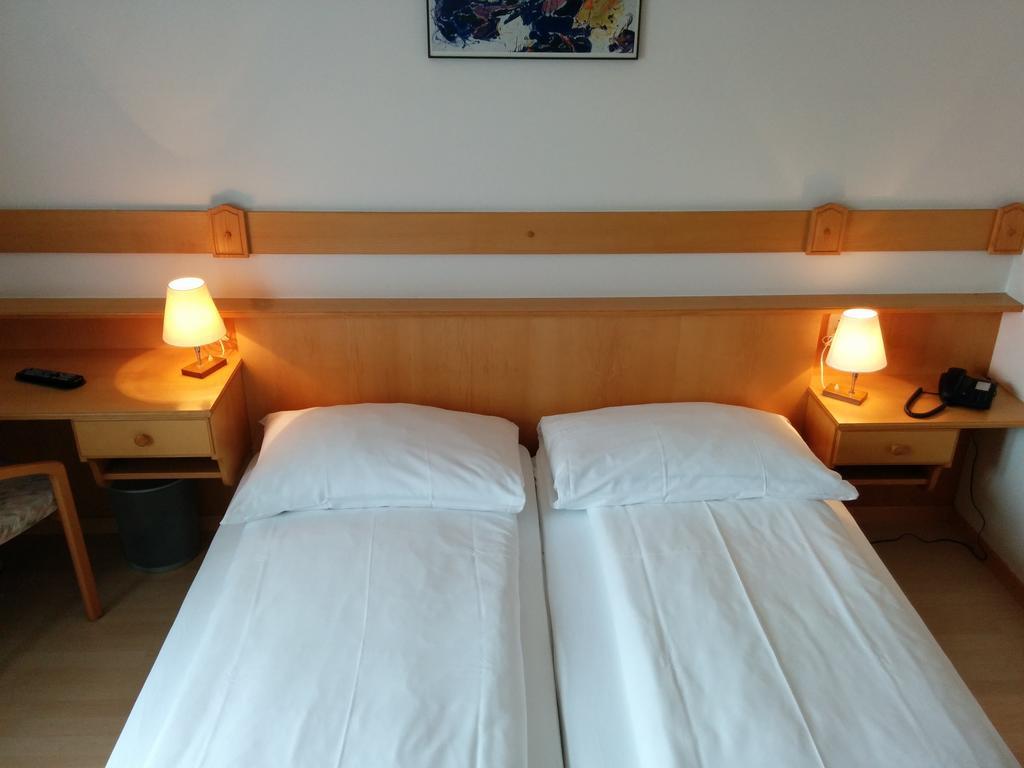 Hotel Terminus Samedan Habitación foto