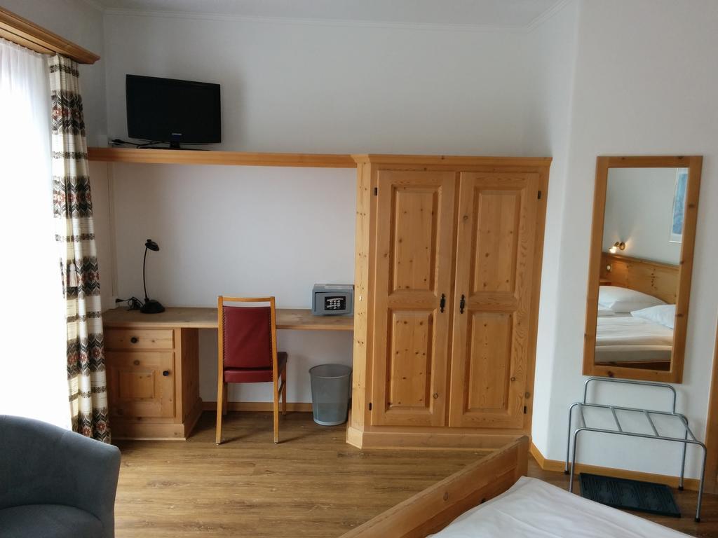 Hotel Terminus Samedan Habitación foto