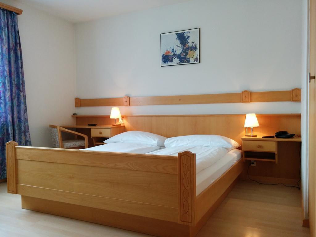 Hotel Terminus Samedan Habitación foto